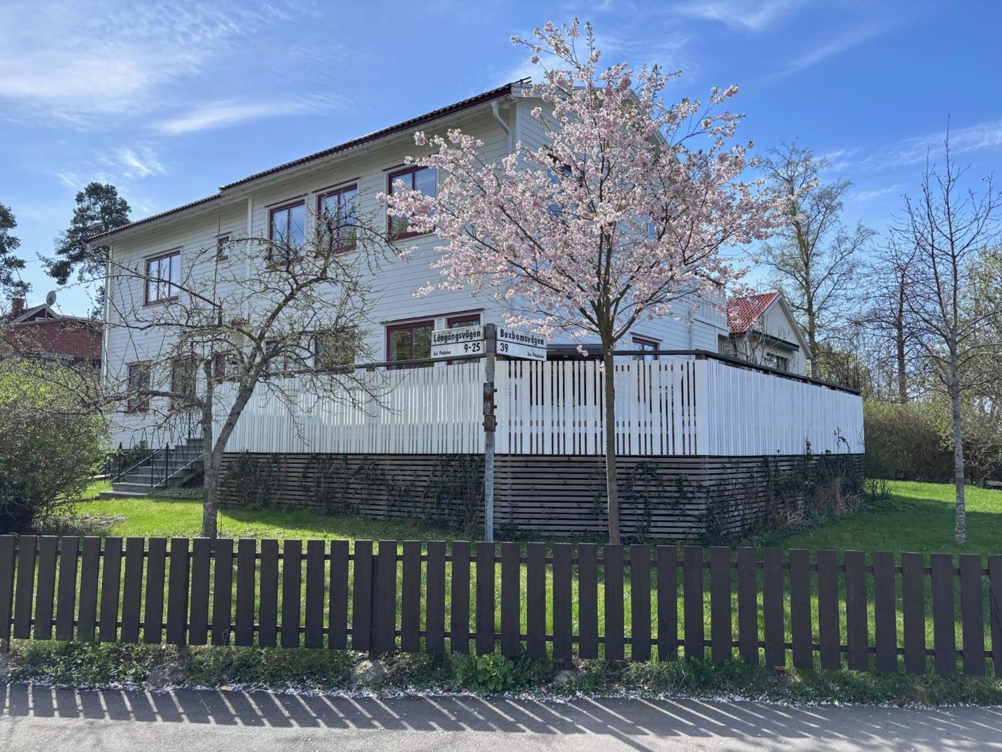 Villaer Rymlig Naera Och *