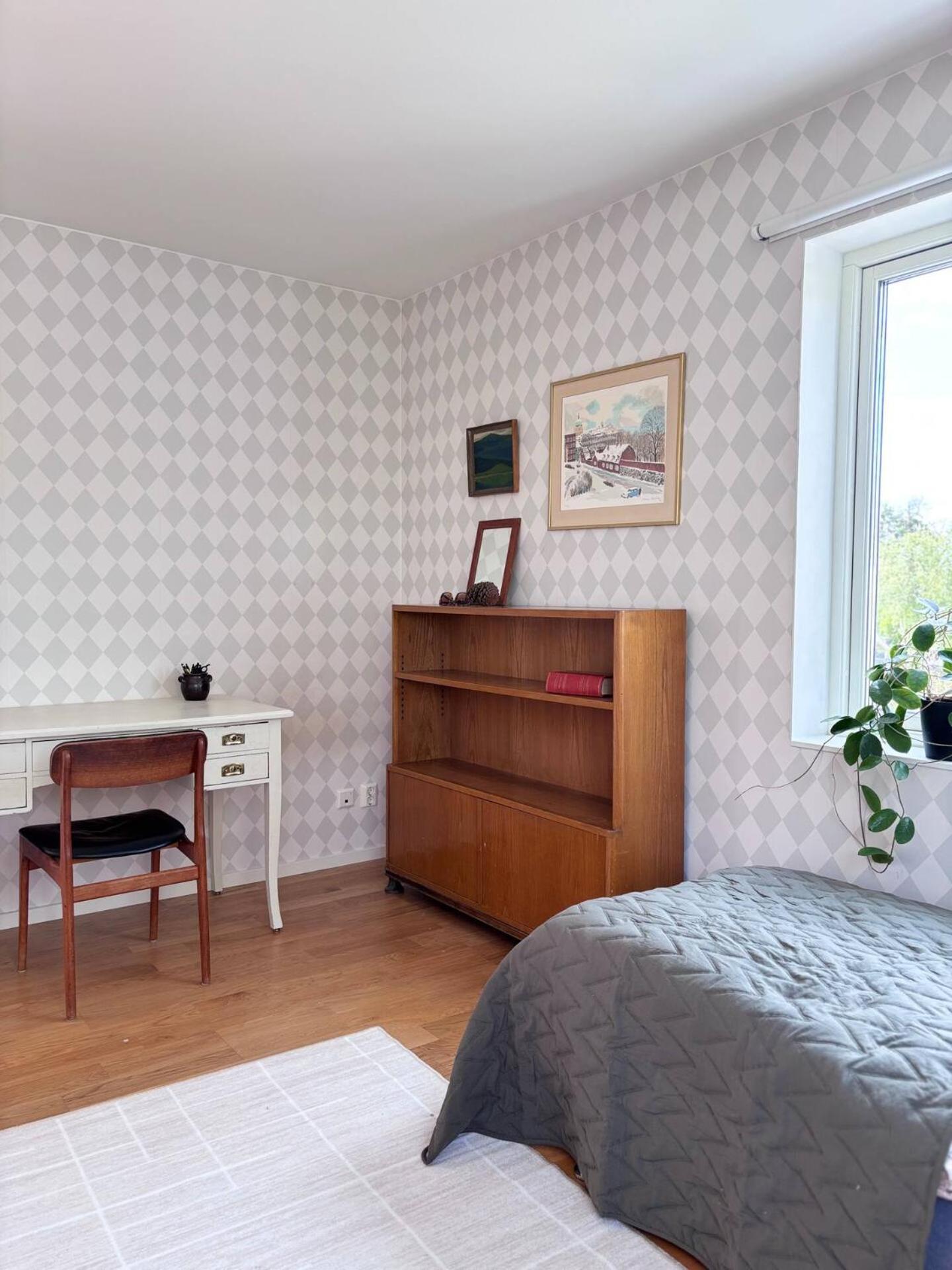 Rymlig Naera Och Villaer