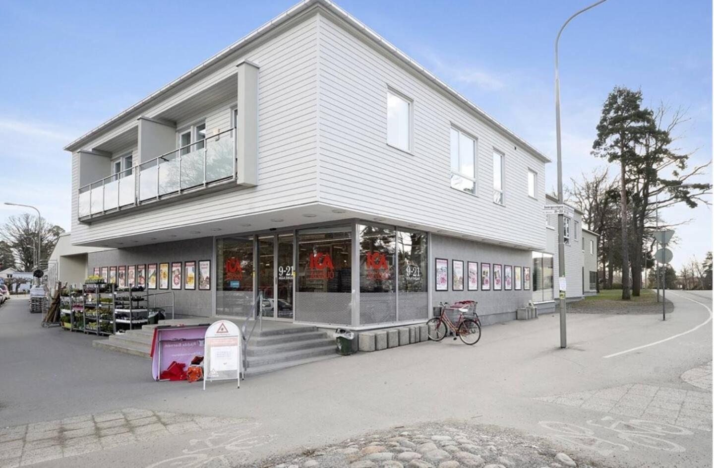 Villaer Rymlig Naera Och *