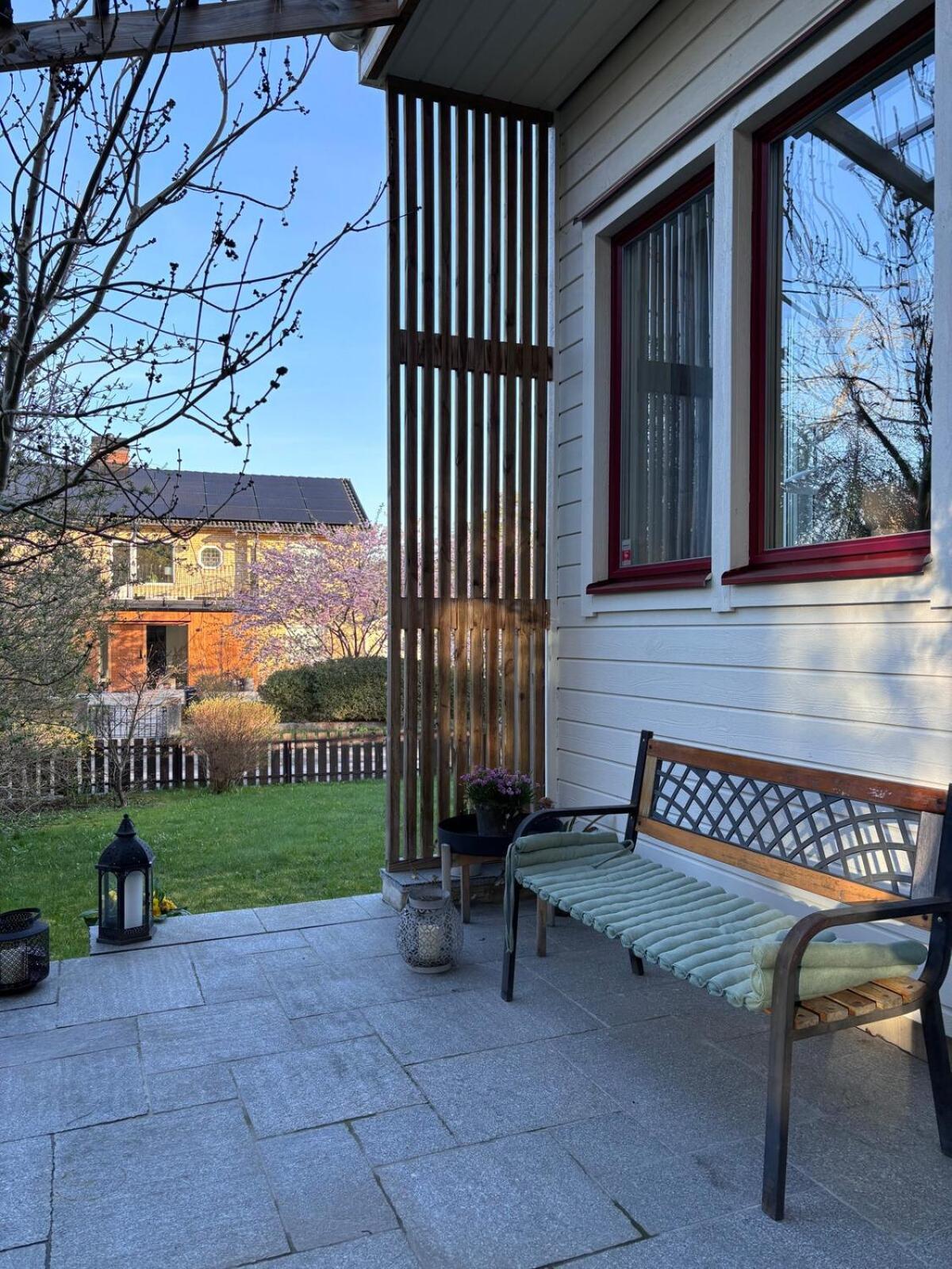 Rymlig Naera Och Villaer
